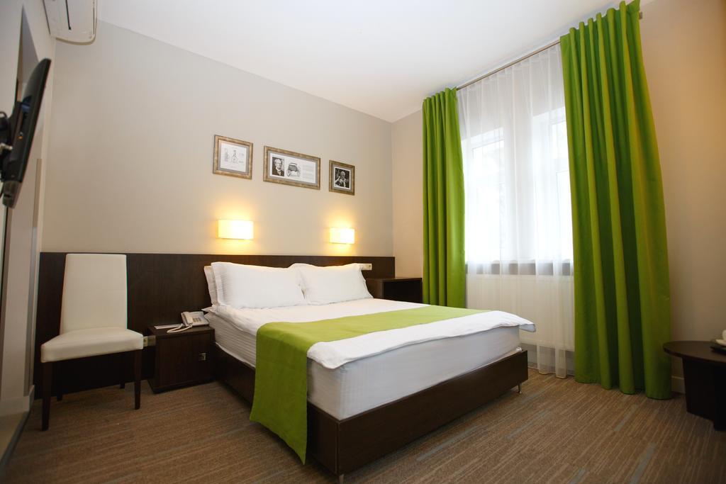 Hotel Schiller Kamianske Habitación foto