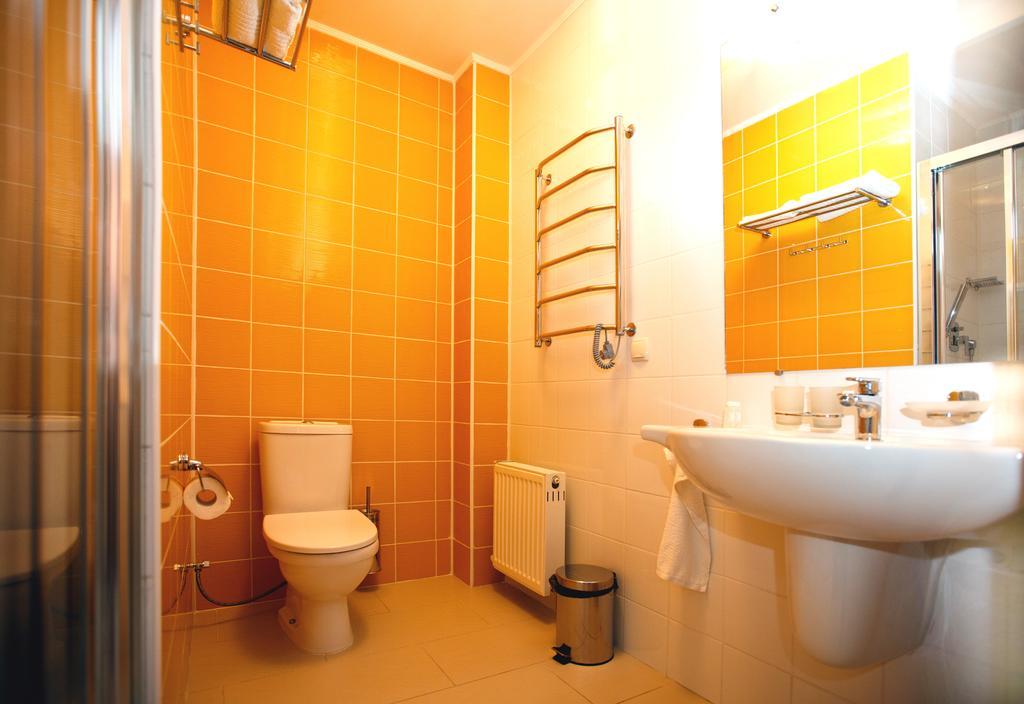 Hotel Schiller Kamianske Habitación foto