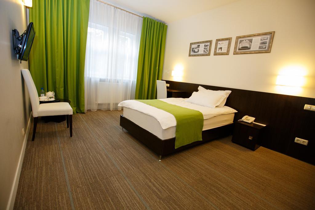 Hotel Schiller Kamianske Habitación foto