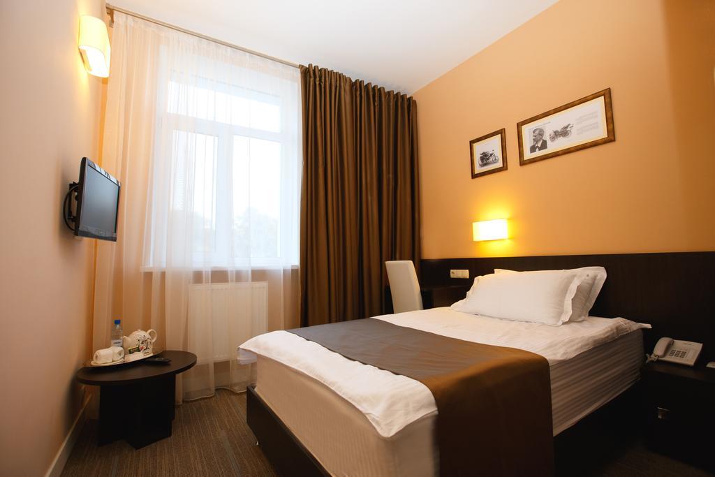 Hotel Schiller Kamianske Habitación foto