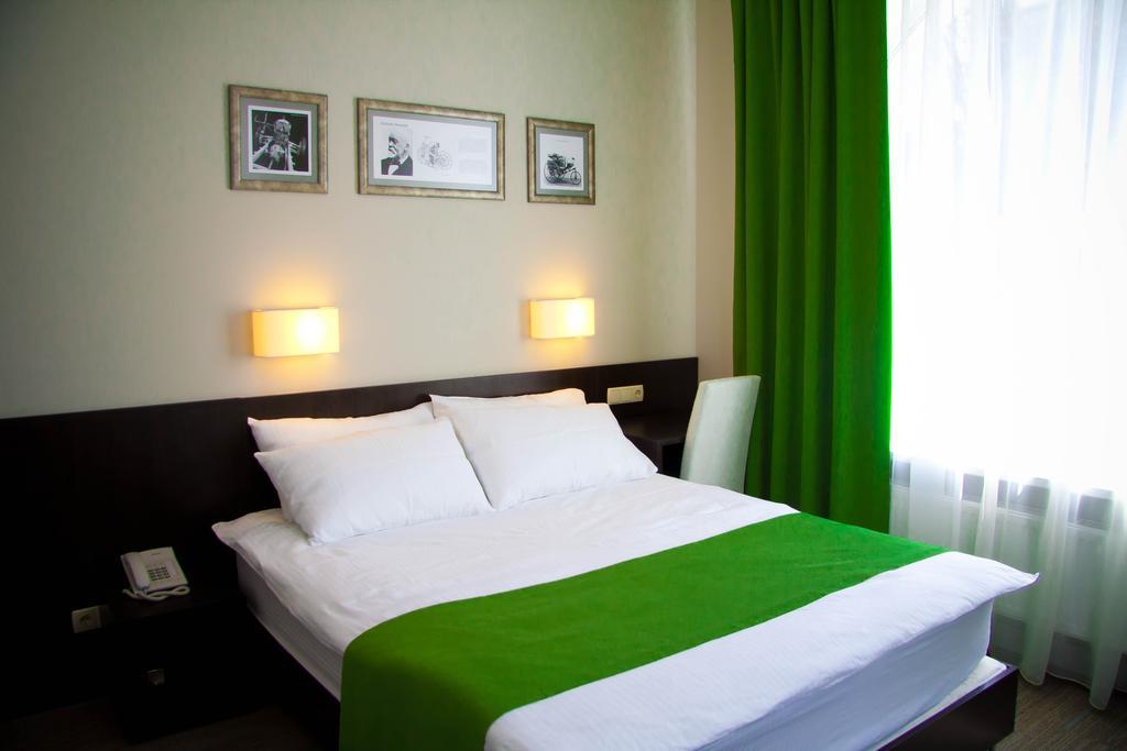 Hotel Schiller Kamianske Habitación foto