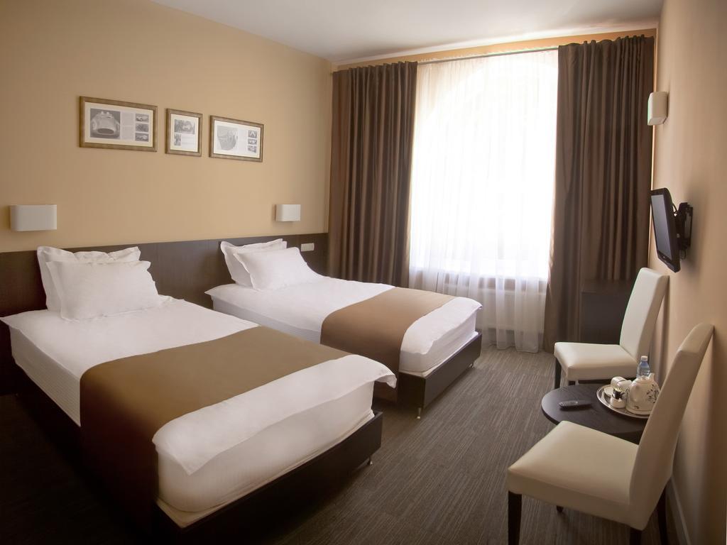 Hotel Schiller Kamianske Habitación foto