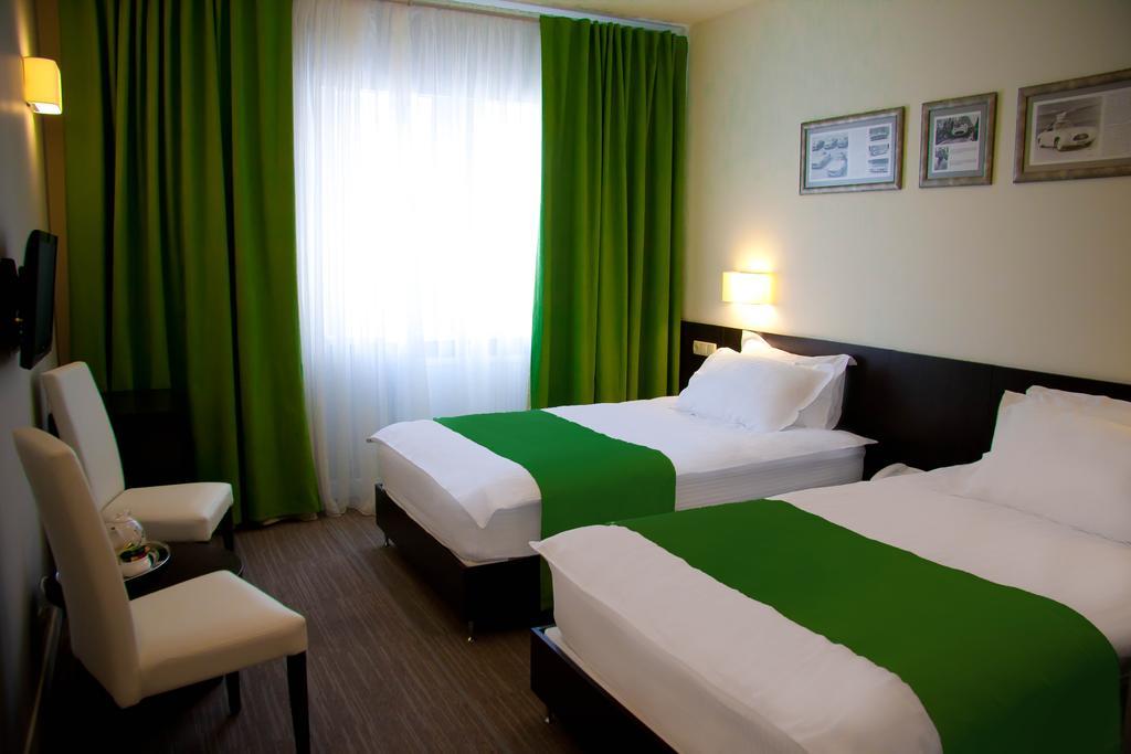 Hotel Schiller Kamianske Habitación foto