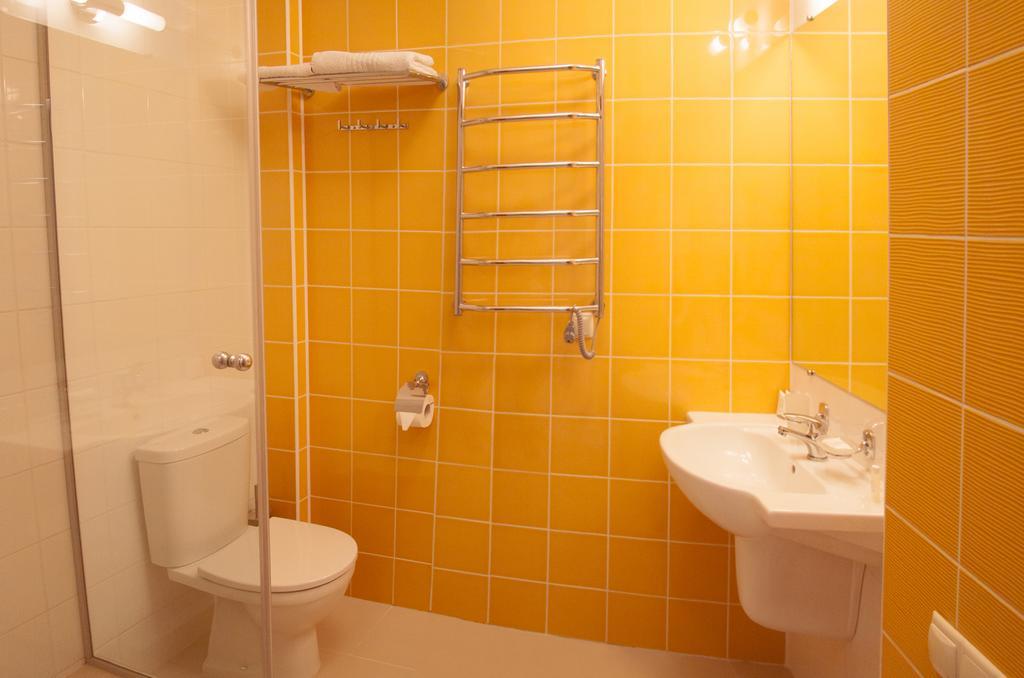 Hotel Schiller Kamianske Habitación foto